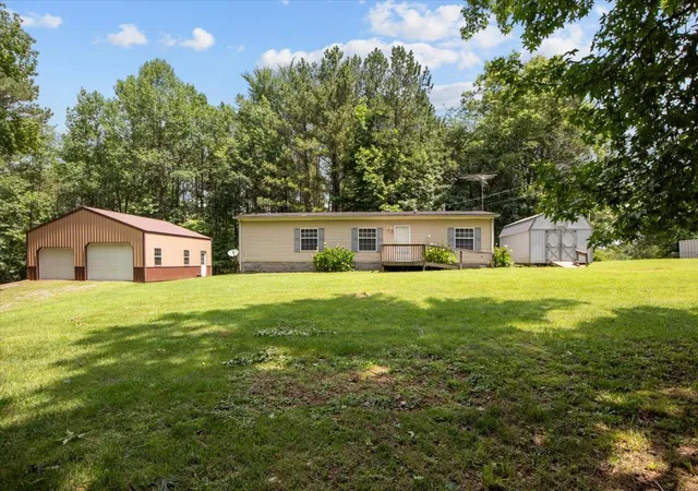 Homes for sale in Erin, TN | 211 Old Stagecoach Ln, Erin, TN 37061 | MLS# 3262654