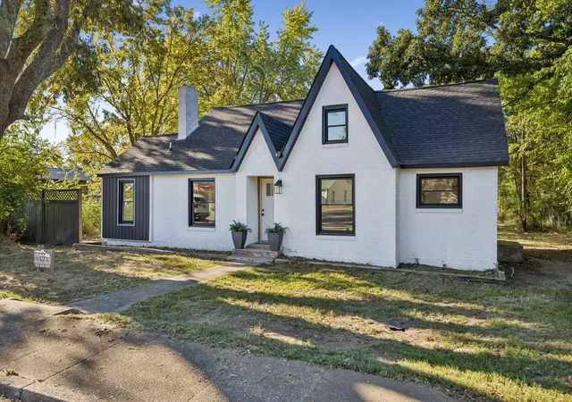 Photo 2 of Single family home for sale at 206 W Main St, Hohenwald, TN 38462 | MLS# 3610328 | Listing updated on 2026-10-02