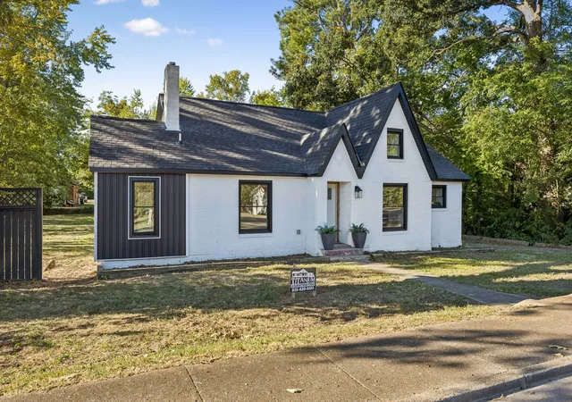Photo 3 of Single family home for sale at 206 W Main St, Hohenwald, TN 38462 | MLS# 3610328 | Listing updated on 2026-10-02