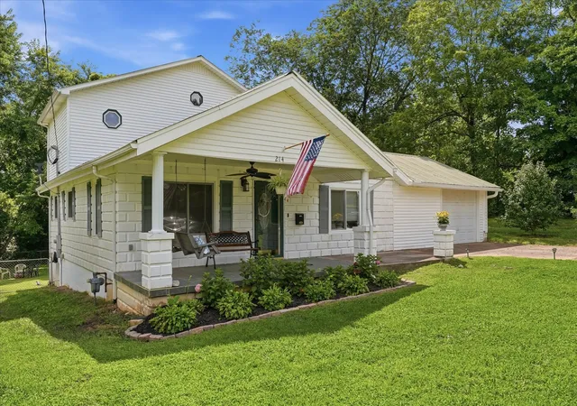 3rd image of 214 Cullum Ave, Dickson, TN 37055 | MLS# 3305641