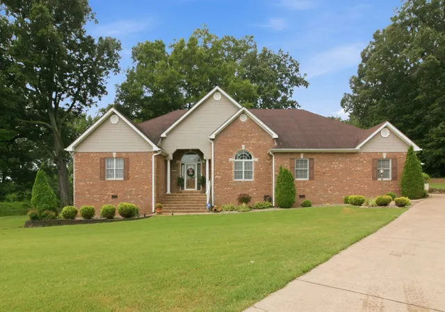 Homes for sale in Paris, TN | 1305 Oakbrook Dr, Paris, TN 38242 | MLS# 3262745