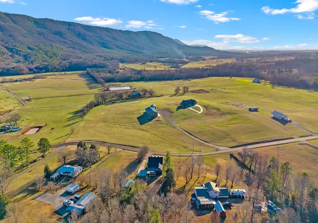 Homes for sale in Etowah, TN | 457 County Road 475, Etowah, TN 37331 | MLS# 3262741