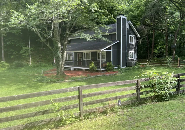 Homes for sale in Ashland City, TN | 1051 Green Valley Dr, Ashland City, TN 37015 | MLS# 3263363