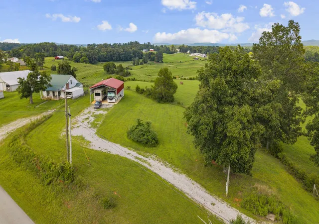 2nd image of 1446 S Bunker Hill Rd, Sparta, TN 38583 | MLS# 3262894