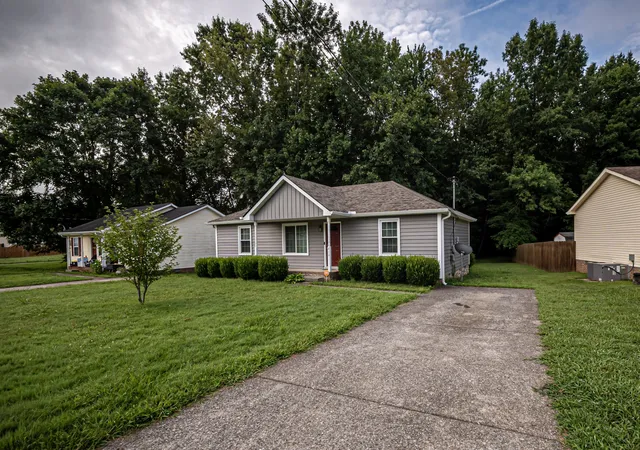 Homes for sale in Clarksville, TN | 419 Woodale Dr, Clarksville, TN 37042 | MLS# 3262795