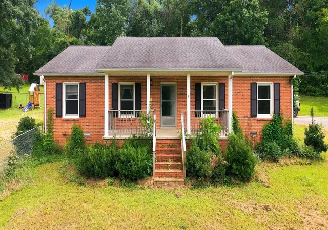 1st image of 325 Clyde Wix Rd, Westmoreland, TN 37186 | MLS# 3262790