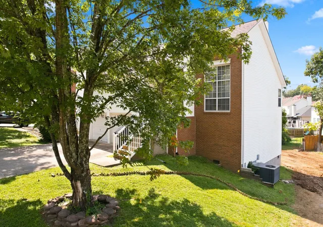 Photo 2 of Single family home for sale at 1204 Springwood Dr, Old Hickory, TN 37138 | MLS# 3510935 | Listing updated on 2026-09-04