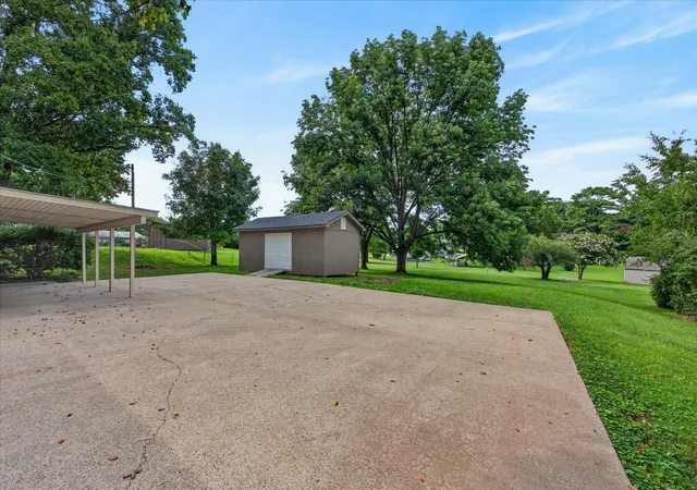 2nd image of 309 Dunbar Cave Rd, Clarksville, TN 37043 | MLS# 3280982