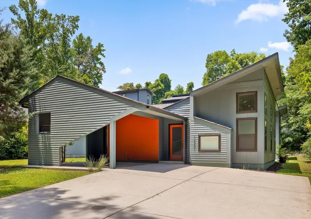 Photo 2 of Single family home for sale at 1771 White Oak Rd, Chattanooga, TN 37415 | MLS# 3262843 | Listing updated on 2026-09-14