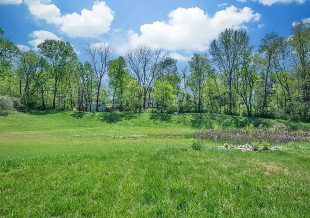 Photo 2 of Single family home for sale at 419 Via Dr, Clarksville, TN 37043 | MLS# 3263342 | Listing updated on 2026-10-02