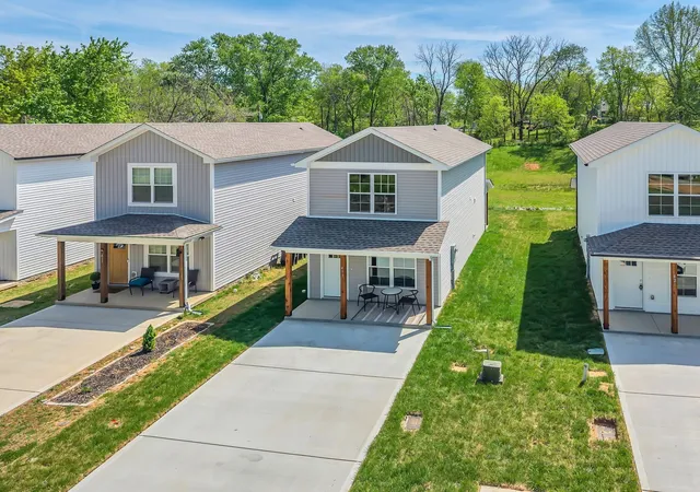 Photo 3 of Single family home for sale at 419 Via Dr, Clarksville, TN 37043 | MLS# 3263342 | Listing updated on 2026-10-02