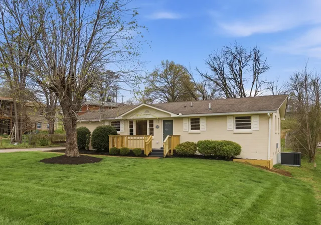 Photo 2 of Sale Pending at 1725 Welcome Ln, Nashville, TN 37216 | MLS# 3269959 | Listing updated on 2026-08-19