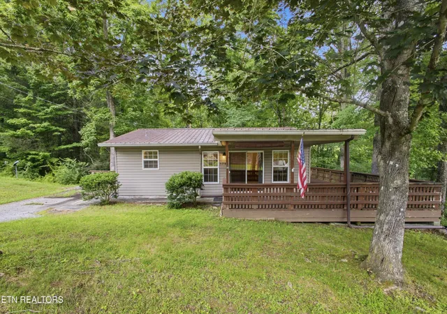 Homes for sale in Crossville, TN | 578 Retreat Dr, Crossville, TN 38572 | MLS# 3262954