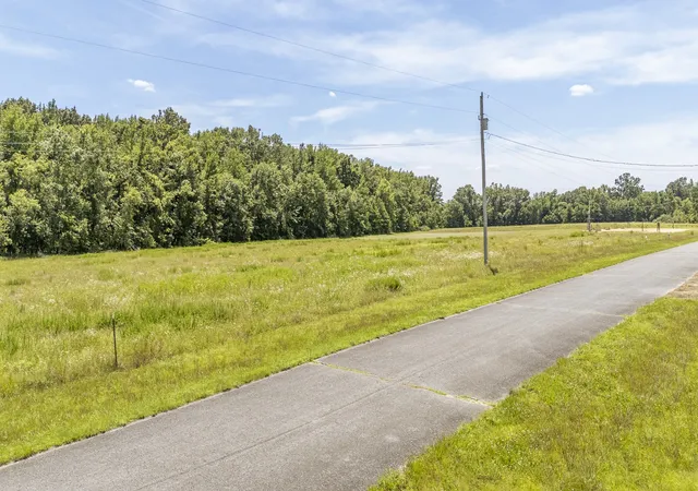 Homes for sale in Clifton, TN | 218 Drake Dr, Clifton, TN 38425 | MLS# 3262980
