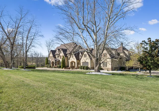 Photo 3 of Mansion for sale at 4330 N Chapel Rd, Franklin, TN 37067 | MLS# 3263346 | Listing updated on 2026-09-21