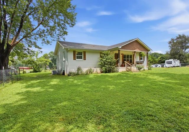 Homes for sale in Lewisburg, TN | 1900 Holly Grove Rd, Lewisburg, TN 37091 | MLS# 3263023