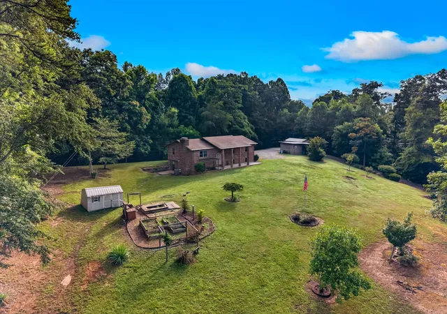 Homes for sale in Surgoinsville, TN | 1788 Longs Bend Pike, Surgoinsville, TN 37873 | MLS# 3263050