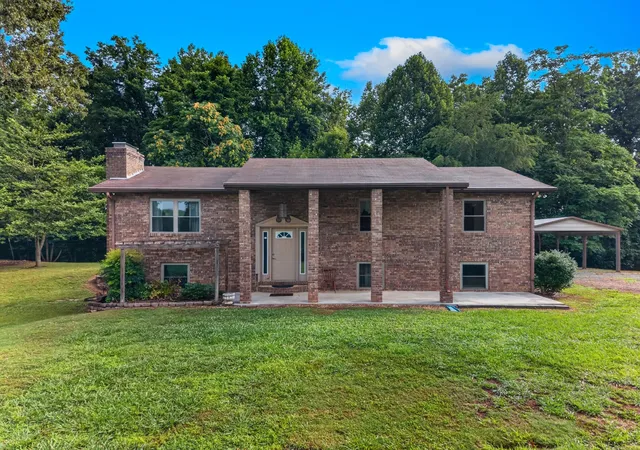 Homes for sale in Surgoinsville, TN | 1788 Longs Bend Pike, Surgoinsville, TN 37873 | MLS# 3263050