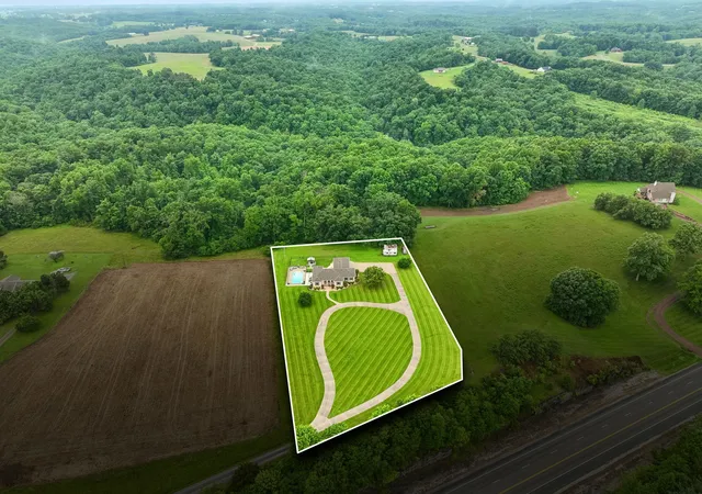 3rd image of 140 Hudson Ln, Lafayette, TN 37083 | MLS# 3269665