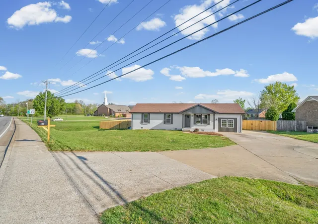 2nd image of 341 Cunningham Ln, Clarksville, TN 37042 | MLS# 3263075