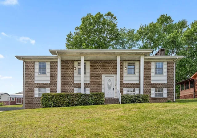 Homes for sale in Fort Oglethorpe, GA | 111 Edgewood Circle, Fort Oglethorpe, GA 30742 | MLS# 3263085