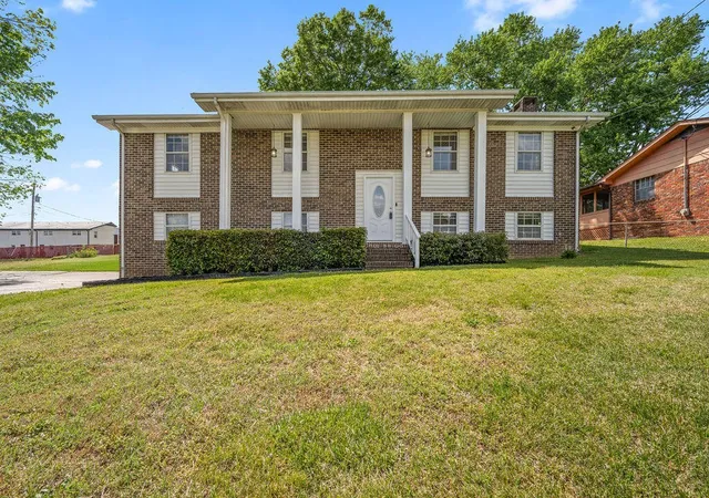 Homes for sale in Fort Oglethorpe, GA | 111 Edgewood Circle, Fort Oglethorpe, GA 30742 | MLS# 3263085