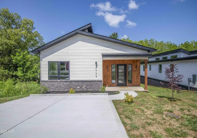 2nd image of 2325 Rock Gardens Dr, Sevierville, TN 37876 | MLS# 3521089