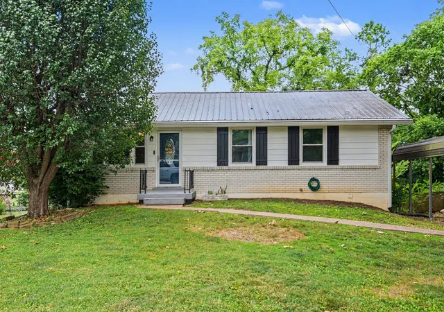 Homes for sale in Springfield, TN | 402 Grace St, Springfield, TN 37172 | MLS# 3264302