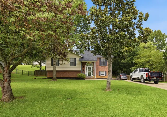 1st image of 712 N Woodson Rd, Clarksville, TN 37043 | MLS# 3285580