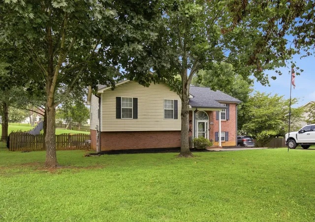 2nd image of 712 N Woodson Rd, Clarksville, TN 37043 | MLS# 3285580