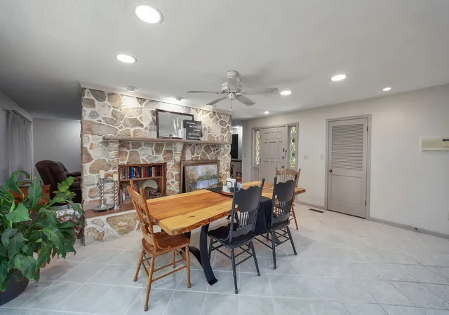 Photo 3 of Single family home for sale at 215 Eastern Shrs Dr, Lexington, TN 38351 | MLS# 3263245 | Listing updated on 2026-10-01