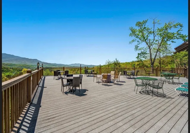 2nd image of 3710 Weber Rd, Gatlinburg, TN 37738