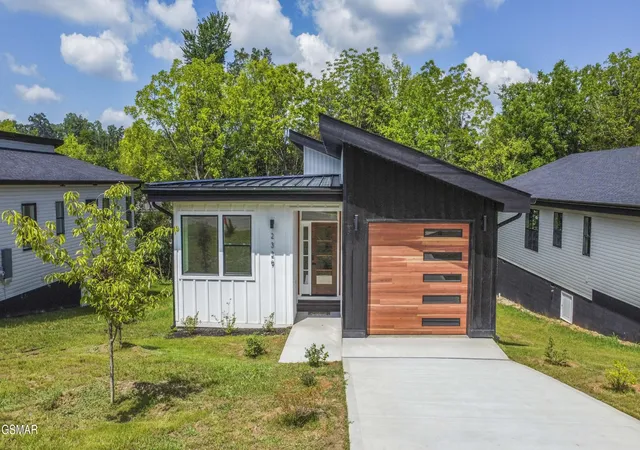 2nd image of 2329 Rock Gardens Dr, Sevierville, TN 37876 | MLS# 3521090