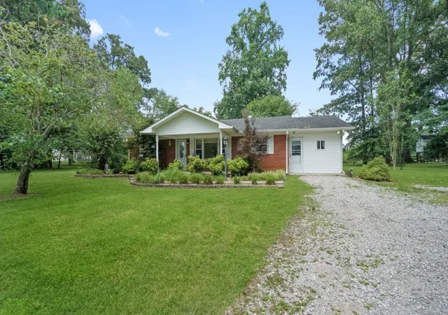 Homes for sale in Manchester, TN | 2360 Murfreesboro Hwy, Manchester, TN 37355 | MLS# 3263422