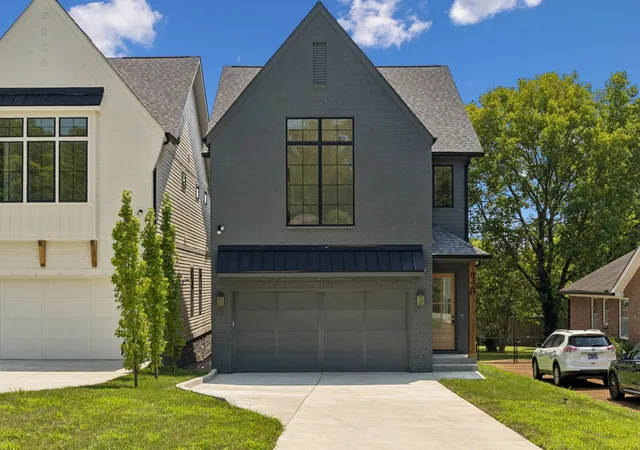2nd image of 832b Neartop Dr, Nashville, TN 37205 | MLS# 3508063