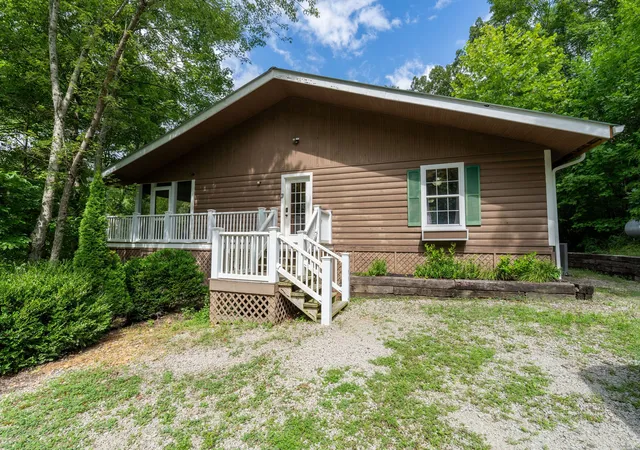 Photo 2 of Single family home for sale at 1454 Cherokee Rd, Waynesboro, TN 38485 | MLS# 3297841 | Listing updated on 2026-08-20
