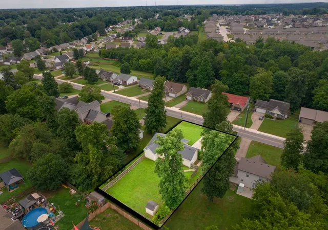 Homes for sale in Clarksville, TN | 1721 Hazelwood Rd, Clarksville, TN 37042 | MLS# 3264005