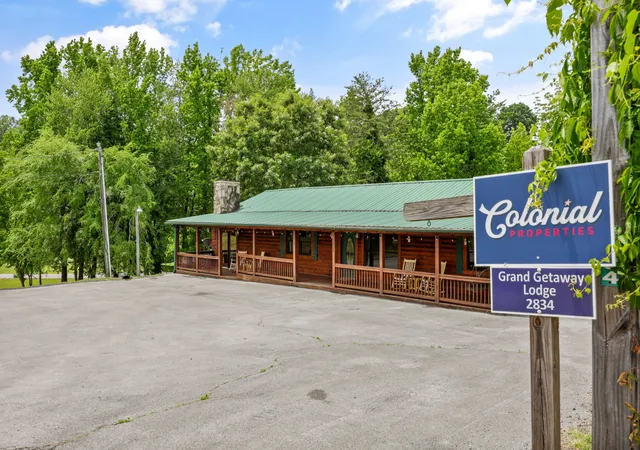 Photo 3 of Single family home for sale at 2834 Florence Dr, Pigeon Forge, TN 37863 | MLS# 3283784 | Listing updated on 2026-07-16