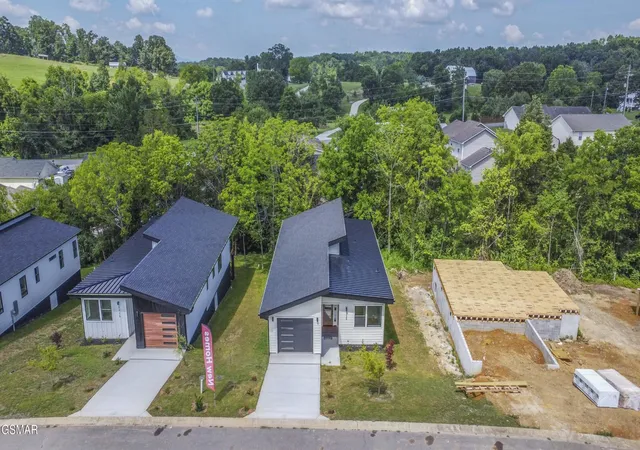 2nd image of 2335 Rock Gardens Dr, Sevierville, TN 37876 | MLS# 3521088