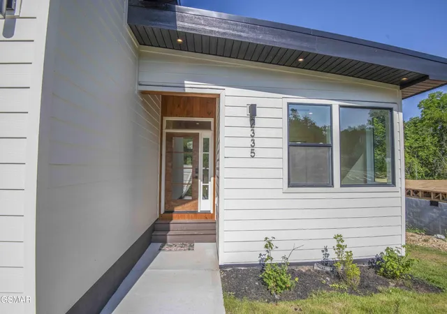 Photo 4 of Sale Pending at 2335 Rock Gardens Dr, Sevierville, TN 37876 | MLS# 3521088 | Listing updated on 2026-10-29