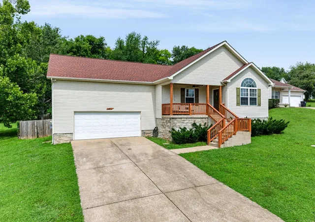 Photo 3 of Single family home for sale at 2862 Spring Meade Blvd, Columbia, TN 38401 | MLS# 3263480 | Listing updated on 2026-10-09