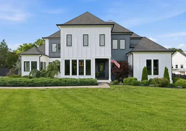 3rd image of 848 W Hillwood Dr, Nashville, TN 37205 | MLS# 3264018