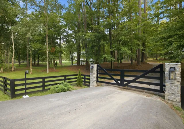 Photo 4 of Single family home for sale at 5432 Parker Branch Rd, Franklin, TN 37064 | MLS# 3269687 | Listing updated on 2026-09-28