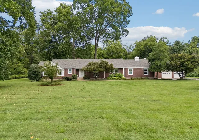 Photo 2 of Sale Pending at 4000 Crestridge Dr, Nashville, TN 37204 | MLS# 3282438 | Listing updated on 2026-08-20