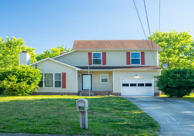 Homes for sale in Clarksville, TN | 312 Broadmore Dr, Clarksville, TN 37042 | MLS# 3268549