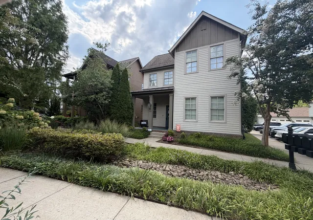 Photo 2 of Single family home for sale at 101 Cottage Ln, Franklin, TN 37064 | MLS# 3263998 | Listing updated on 2026-08-23