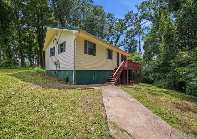 Homes for sale in Rossville, GA | 806 Nipper Dr, Rossville, GA 30741 | MLS# 3264004