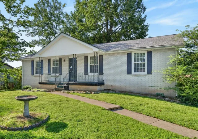 Photo 1 of Single family home for sale at 304 Notgrass Rd, Clarksville, TN 37042 | MLS# 3264153 | Listing updated on 2026-09-15