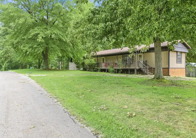 Homes for sale in Springville, TN | 225 Pineview Dr, Springville, TN 38256 | MLS# 3264067