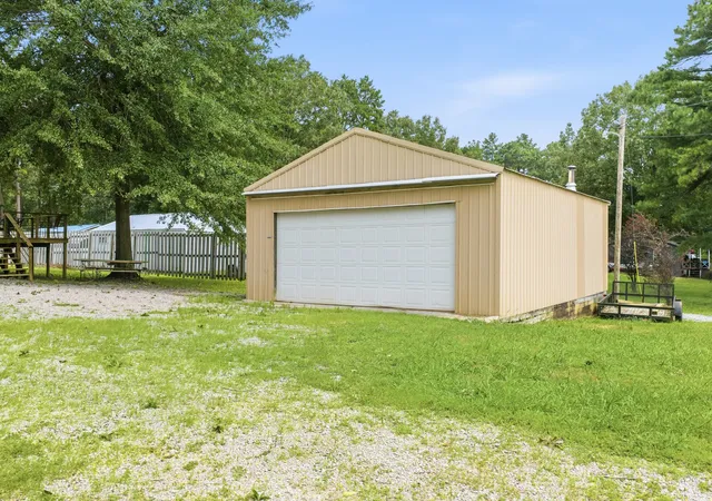 Homes for sale in Springville, TN | 225 Pineview Dr, Springville, TN 38256 | MLS# 3264067